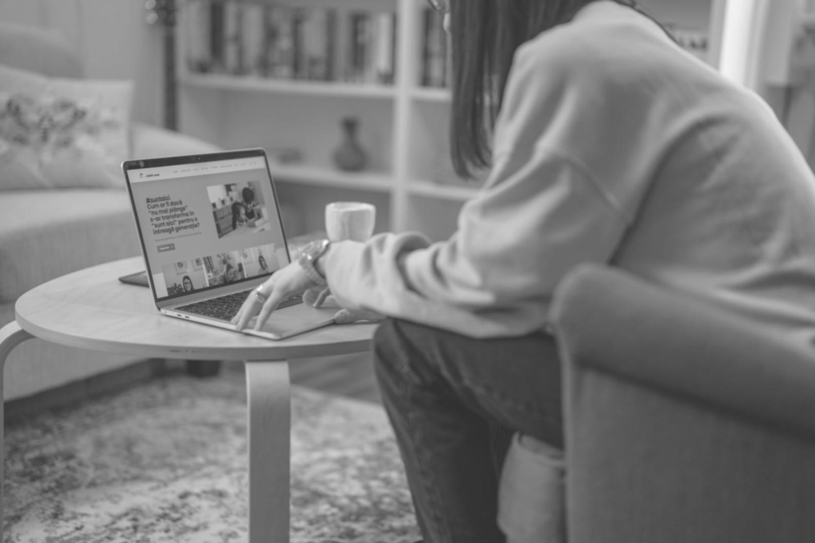 Strategisches Meeting mit Fokus auf Datenpräsentation und Diskussion